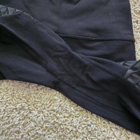 Alo 7/8 High-Waist Moto Legging Black High-Waisted Leggings - XS - Picture 15 of 16